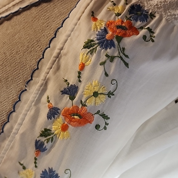 Vintage Floral Embroidery Prairie Dress with Lace AS IS - Picture 9 of 15